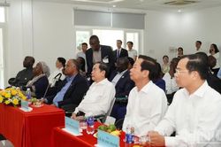 Chủ tịch Quốc hội Trần Thanh Mẫn và Chủ tịch Quốc hội Bờ Biển Ngà thăm Công ty cổ phần Nông nghiệp Công nghệ cao Trung An