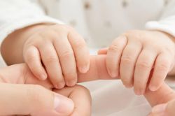 Bảo vệ tối đa quyền của trẻ được nhận nuôi, tránh các 'thỏa thuận riêng'
