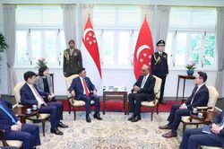 Thường trực Ban Bí thư Trần Cẩm Tú hội kiến Tổng thống Singapore Tharman Sanmugaratnam