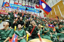 Thắm tình hữu nghị