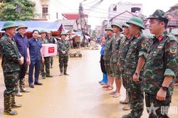 Quân khu 1 kiểm tra công tác khắc phục hậu quả sau bão tại tỉnh Lạng Sơn