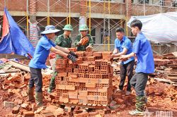 Đoàn Kinh tế - Quốc phòng 74 (Binh đoàn 15) hỗ trợ Trường nội trú liên cấp xã biên giới Ia Chia về đích