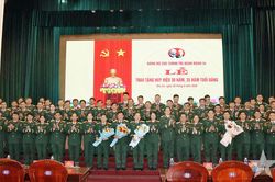 Đảng bộ Cục Chính trị Quân đoàn 34 tổ chức lễ trao tặng Huy hiệu Đảng