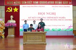 Quảng Ninh: Ban CHQS phường Cẩm Phả và Trường THCS Cẩm Phả tổ chức hoạt động kết nghĩa, phối hợp