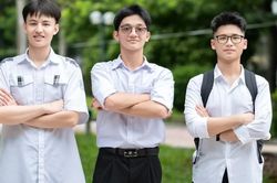 Ba 'cao thủ' kỳ thi TSA cùng nhập học Bách khoa Hà Nội, được thưởng iPhone, iPad khi vừa đến trường