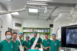 Can thiệp nội mạch xử lý phình động mạch chủ ngực 89 mm