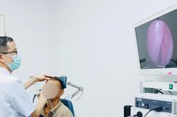 Chảy máu mũi suốt một tháng, thanh niên 18 tuổi tá hỏa khi thấy 'sinh vật lạ'