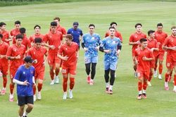 Ca sĩ Tùng Dương hát trước trận chung kết lượt về ASEAN Cup 2026