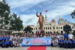 Trại Hè gắn kết thế hệ trẻ với cội nguồn tại Thành phố mang tên Bác