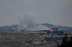 Israel tiếp tục tấn công, dựng rào đất tại miền Nam Lebanon