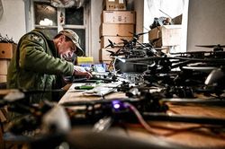Từ UAV của Ukraine, nhìn về công nghiệp quốc phòng Mỹ
