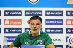 HLV Anthony Hudson: Th&aacute;i Lan sẽ hướng đến chiến thắng v&agrave; mang c&uacute;p v&ocirc; địch về nước