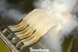 Thủy điện lớn nhất Bắc miền Trung xả lũ trước ảnh hưởng của bão số 4