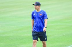 Ông Kim Sang-sik: Rất nhiều người nhắn tin nhờ tôi mua vé