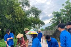 Tuổi trẻ Bắc Ninh đội mưa, giữ đê, cứu dân trong bão lũ