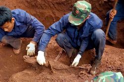 Quy tập 5 hài cốt liệt sĩ ở khu vực gần nghĩa địa của làng dân tộc thiểu số