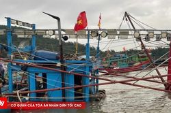 Ảnh hưởng hoàn lưu bão số 4, một tàu cá bị chìm ở Nghi Sơn