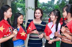 'Đi học có lương': Điểm tựa nâng chất lượng giáo dục các dân tộc rất ít người