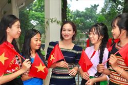 'Đi học có lương': Điểm tựa nâng chất lượng giáo dục các dân tộc rất ít người