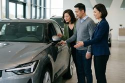 Nên mua xe thời điểm nào để không bị 'hớ'?