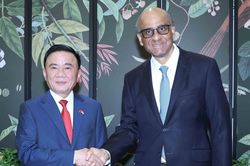 Thường trực Ban Bí thư gặp Tổng thống và Thủ tướng Singapore