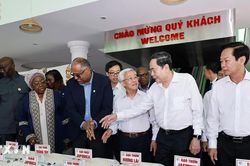 Hai Chủ tịch Quốc hội Việt Nam và Côte d'Ivoire thăm, làm việc tại Công ty Nông nghiệp công nghệ cao Trung An