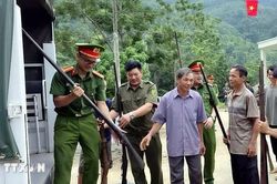 Tuyên Quang: Mỗi khẩu súng tự chế được giao nộp, thêm một nguy cơ được loại bỏ