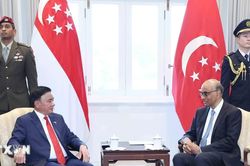 Thường trực Ban Bí thư Trần Cẩm Tú hội kiến Tổng thống Singapore