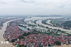 Nước sông Cầu dâng cao, gây ngập hàng trăm nhà dân tại phường Vân Hà và Kinh Bắc