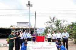 Đưa ánh sáng đến các tuyến đường tuần tra biên giới Tây Ninh