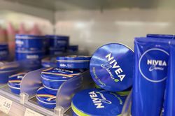 Nivea - chiếc hộp xanh lưu giữ mùi hướng đánh thức một miền ký ức