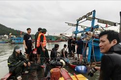 Ứng phó bão số 4: Thanh Hóa cứu nạn tàu cá bị chìm