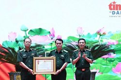 T&ocirc;n vinh c&aacute;c m&ocirc; h&igrave;nh, chương tr&igrave;nh, phong tr&agrave;o x&acirc;y dựng khu vực bi&ecirc;n giới vững mạnh