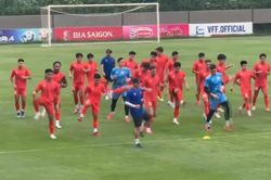 Nhật k&yacute; ASEAN Cup 2026 ng&agrave;y 25/8: HLV Kim Sang Sik t&iacute;nh phương &aacute;n mới cho chung kết lượt về