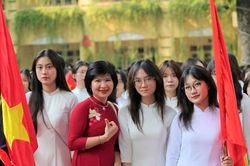 Chủ tịch Hà Nội yêu cầu minh bạch khoản thu, chi trong năm học mới