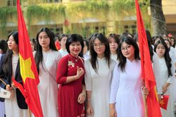 Chủ tịch Hà Nội yêu cầu minh bạch khoản thu, chi trong năm học mới