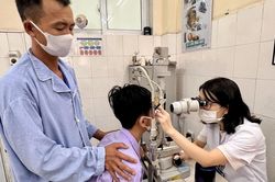 Đi câu cá, bé trai 13 tuổi bị chấn thương mắt nghiêm trọng