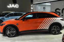 Xe SUV thể thao công suất 428 mã lực, giá hơn 800 triệu đồng