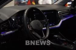 Volkswagen bước v&agrave;o cuộc đối đầu quyết định