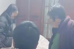 Thuê người chăm sóc mẹ già, người phụ nữ 'sốc nặng' khi phát hiện cảnh tượng trước mắt