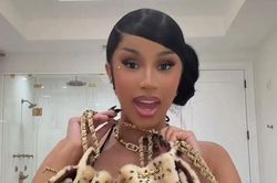 Cardi B khoe loạt túi giá trị khủng, dân tình trầm trồ