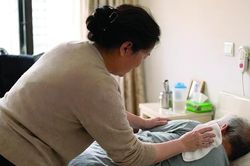 Kiên trì với nghề chăm sóc thuê
