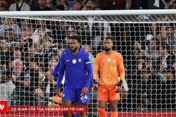 Cổ động viên Chelsea nổi giận, yêu cầu bán Robert Sanchez chỉ sau 23 phút mở màn mùa giải mới
