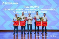 Petrolimex S&agrave;i G&ograve;n: Trao thưởng c&aacute;c cửa h&agrave;ng xăng dầu đạt th&agrave;nh t&iacute;ch cao
