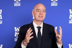 Chủ tịch FIFA Gianni Infantino dự khán trận chung kết giữa đội tuyển Việt Nam và Thái Lan tại Mỹ Đình