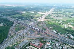 Khai thác lợi thế, hình thành cực tăng trưởng mới