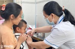Tập trung rà soát và tiêm bù vaccine cho trẻ