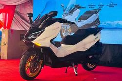 Cyclone RT2S 2026: Tay ga 247cc đậm chất touring, trang bị ngập công nghệ