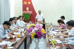 Phó Bí thư Thường trực Tỉnh ủy Rah Lan Chung làm việc với Ban Thường vụ Đảng ủy phường Quy Nhơn Tây