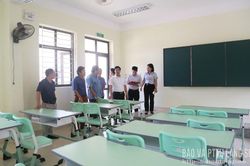 Khảo sát công tác sáp nhập trường, lớp tại xã Quốc Khánh